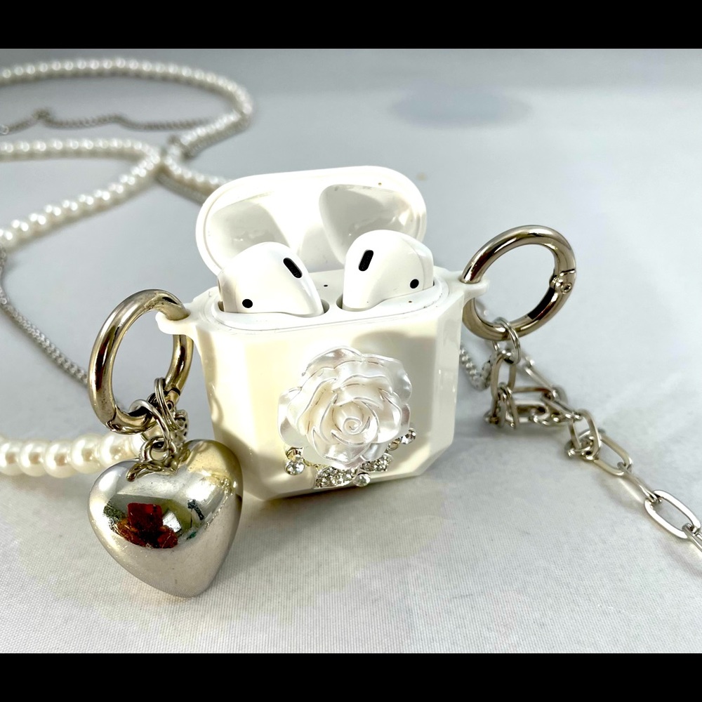 White  flower rhinestone airpod case with lanyard pearl silver chain